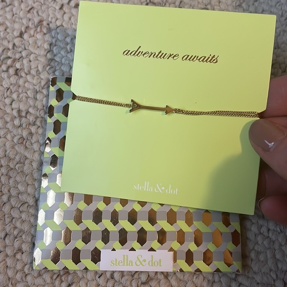 NEW Stella & Dot gold slider bracelet • adjustable arrow bracelet - Picture 7 of 8